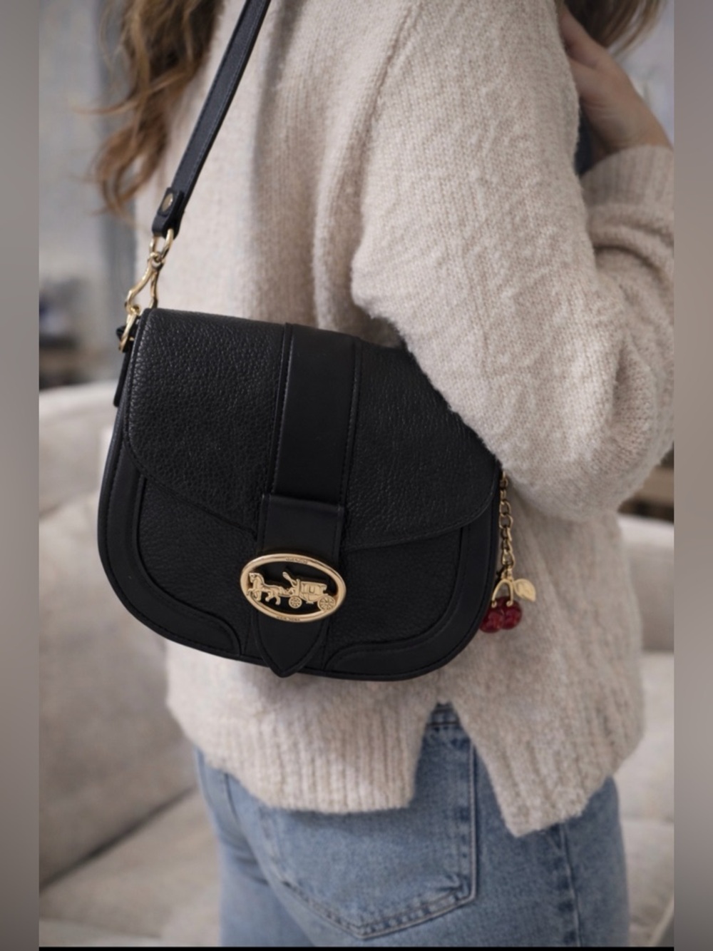 COACH Black Bag
Excellent Condition
No tears, rips, or stains